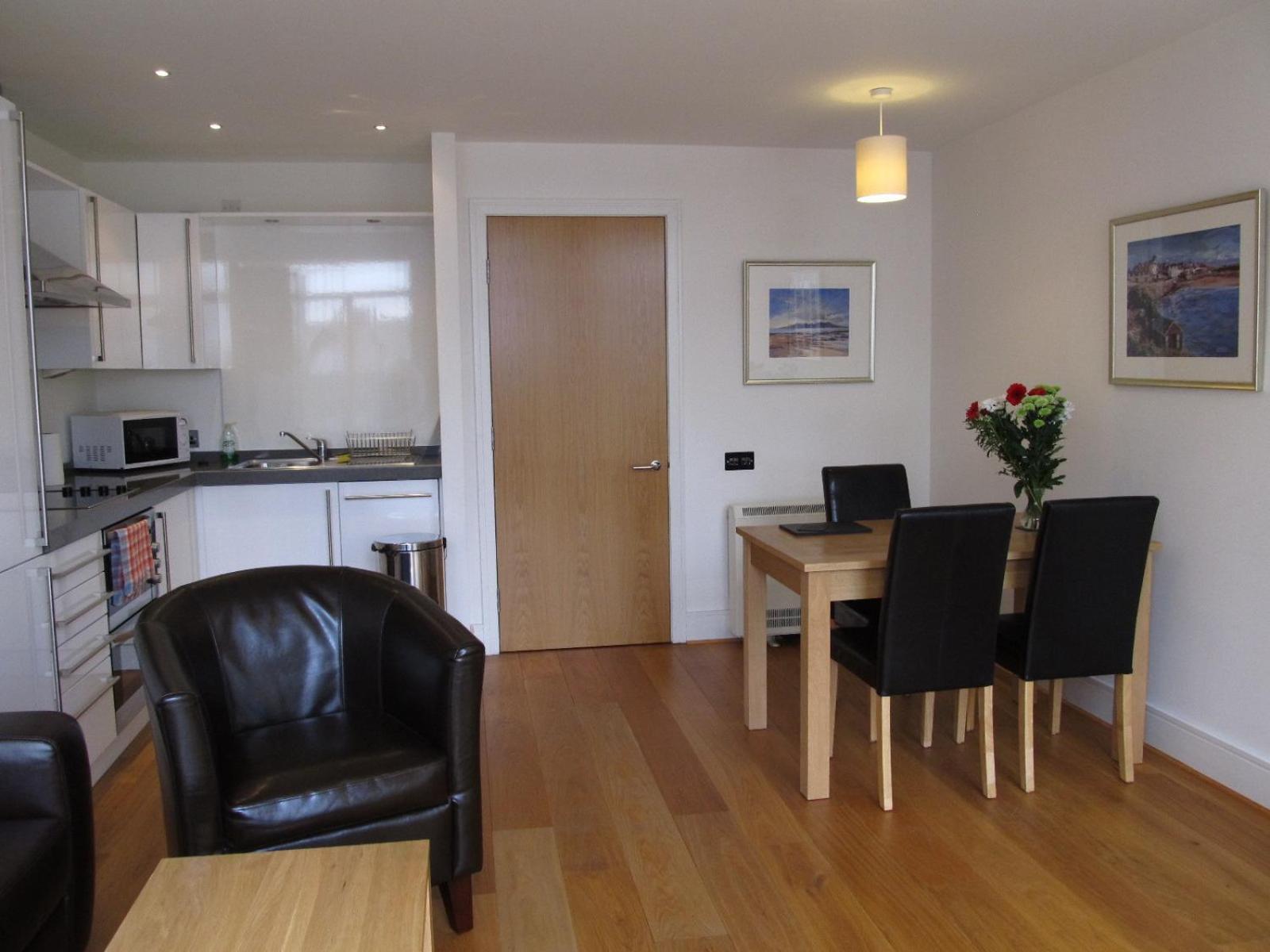 Bridge Street Apartments Инвернес Екстериор снимка